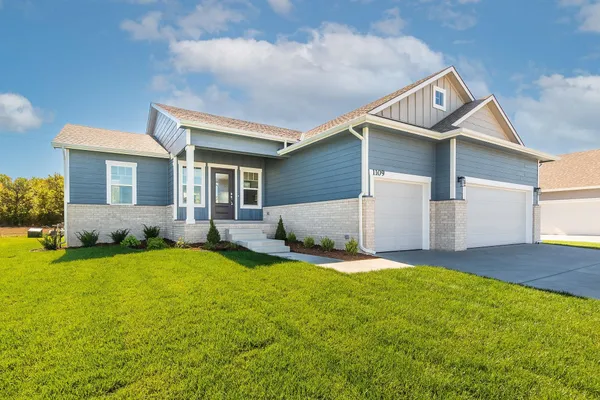$339,000 | 1109 East Prairie Hill Circle, Park City, KS 67219