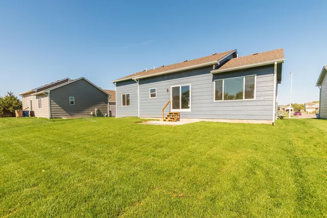 $339,000 | 1109 East Prairie Hill Circle, Park City, KS 67219