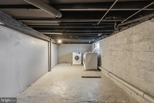 a view of utility room