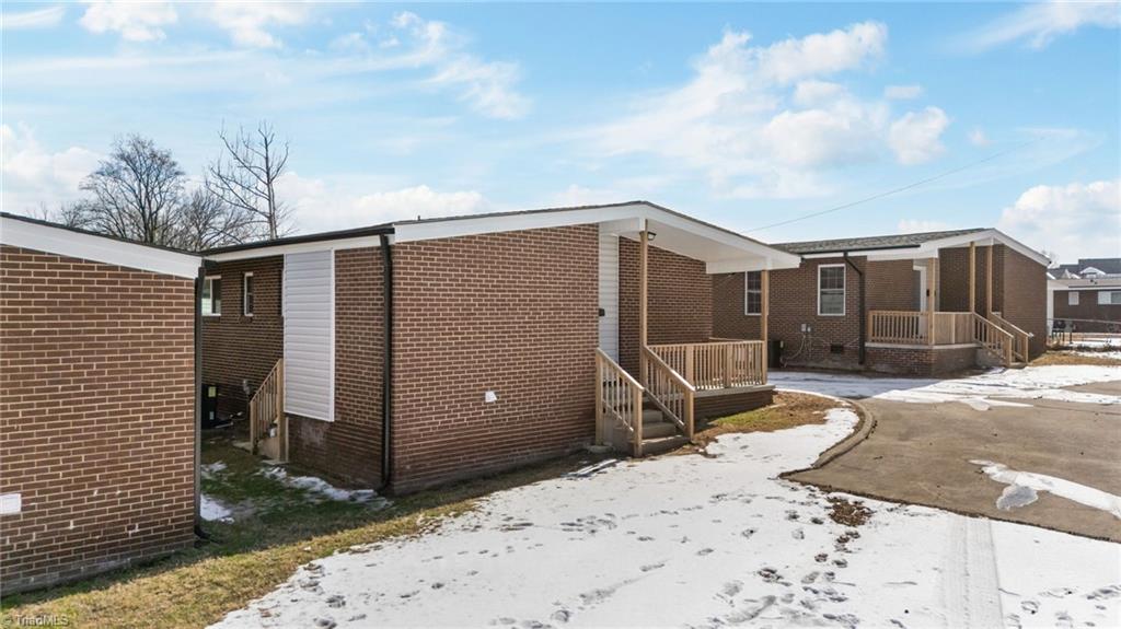 511 Saunders Place, Unit A & B High Point, NC 27260 - Photo 13 of 29 Side front view-Unit B.