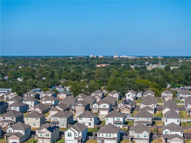 $299,899 | 975 Harper Lane, Bryan, TX 77803