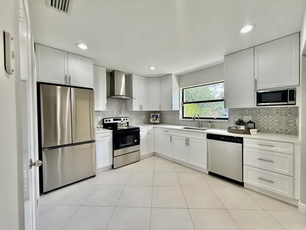 $304,900 | 9890 Pecan Tree Drive, Unit B, Boynton Beach, FL 33436