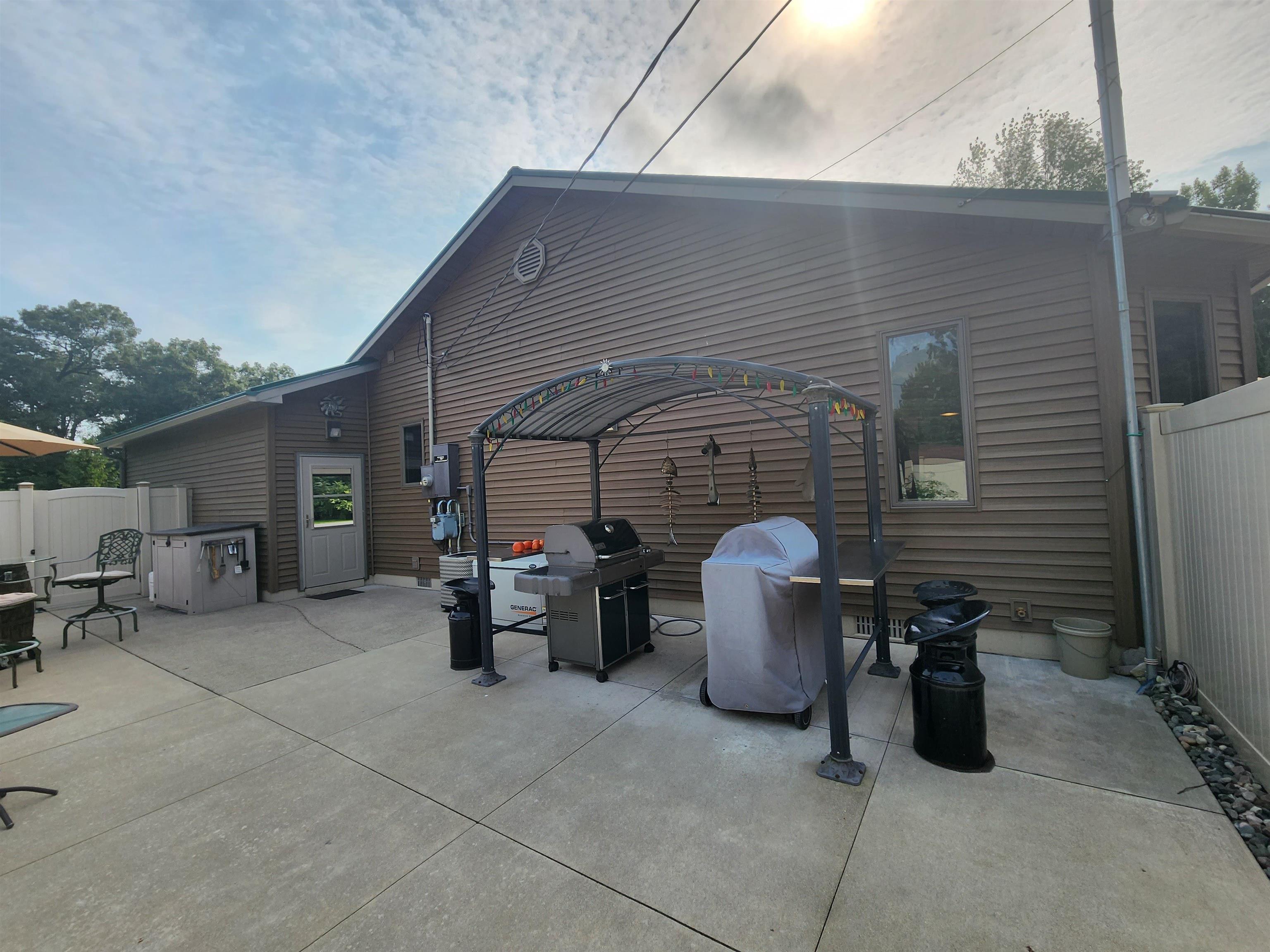 908 Shady Shore Road Bay City, MI 48706 - Photo 6 of 36 Gallery Image 6