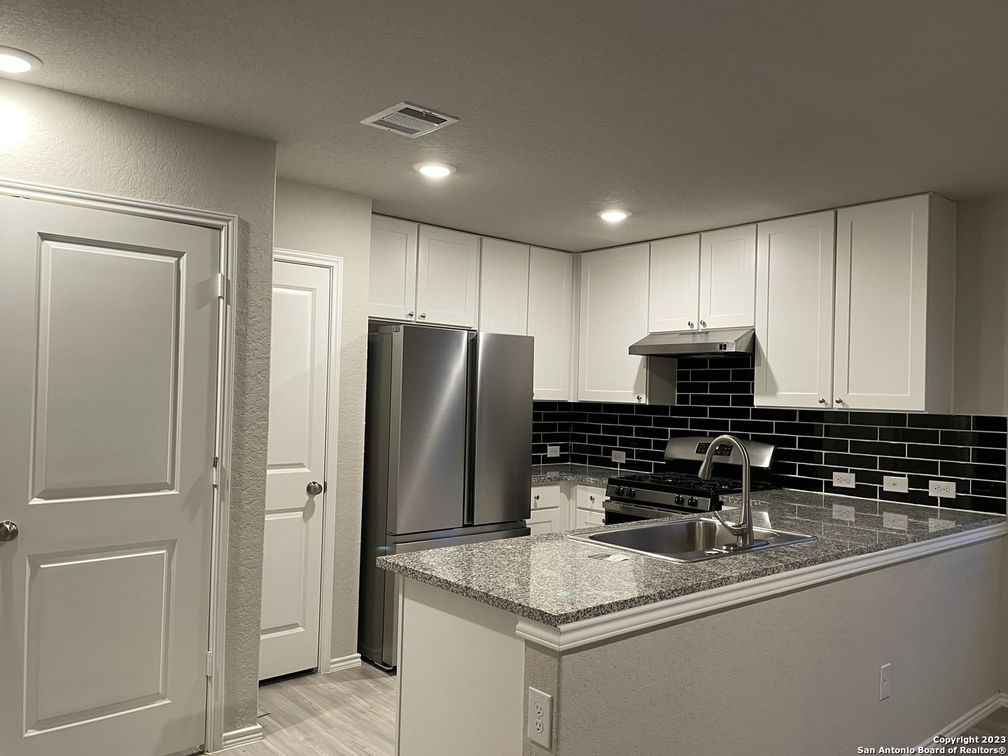 418 Ambush Ridge San Antonio, TX 78220 - Photo 6 of 24