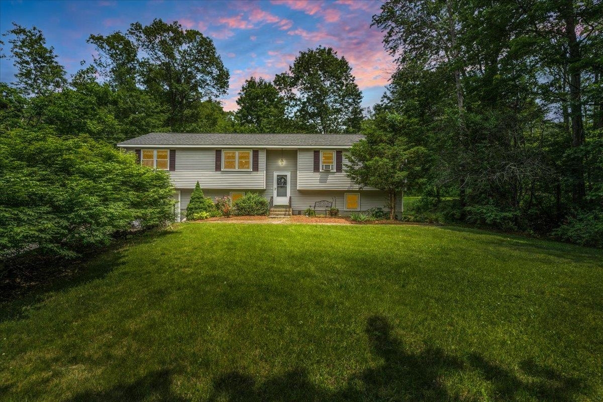 426 Mammoth Road Londonderry, NH 03053 - Photo 1 of 56