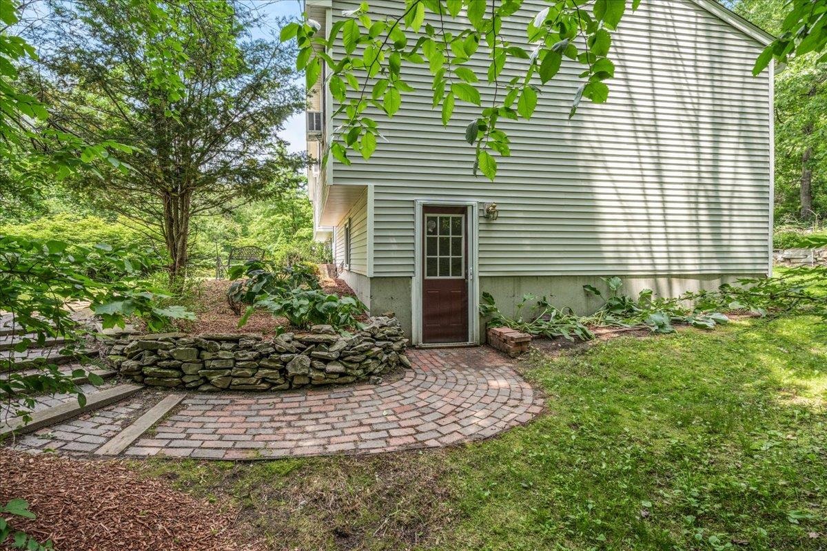426 Mammoth Road Londonderry, NH 03053 - Photo 43 of 56