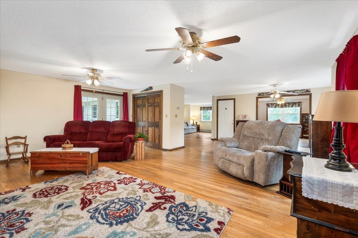 426 Mammoth Road Londonderry, NH 03053 - Photo 5 of 56