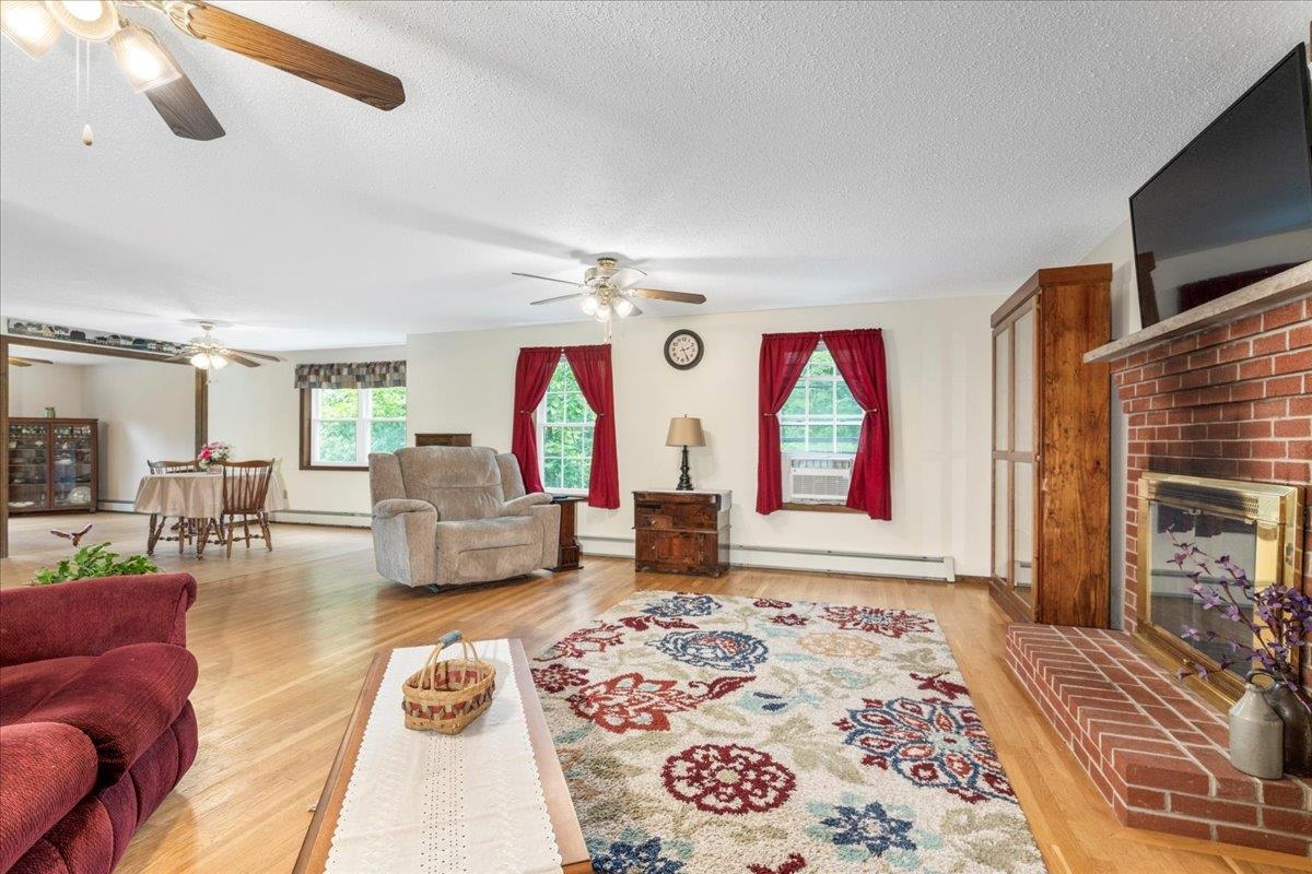 426 Mammoth Road Londonderry, NH 03053 - Photo 6 of 56
