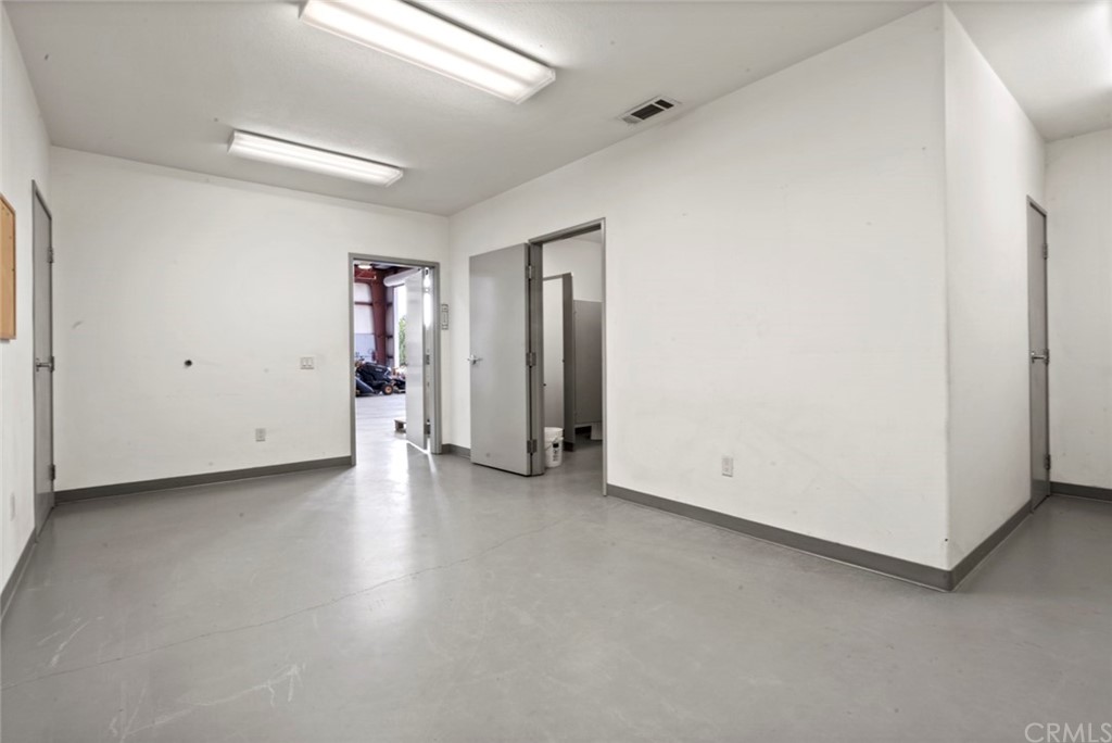 17850 Vista Del Lago Drive Riverside, CA 92503 - Photo 14 of 43