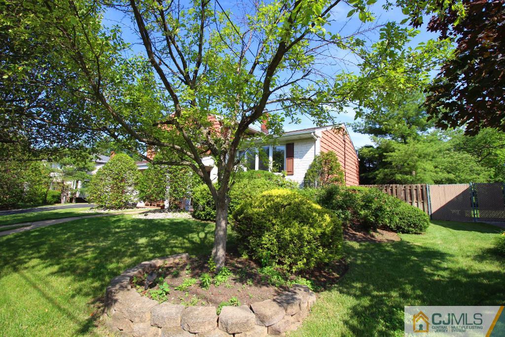 212 Winding Road Iselin, NJ 08830 - Photo 2 of 25 Gallery Image 2