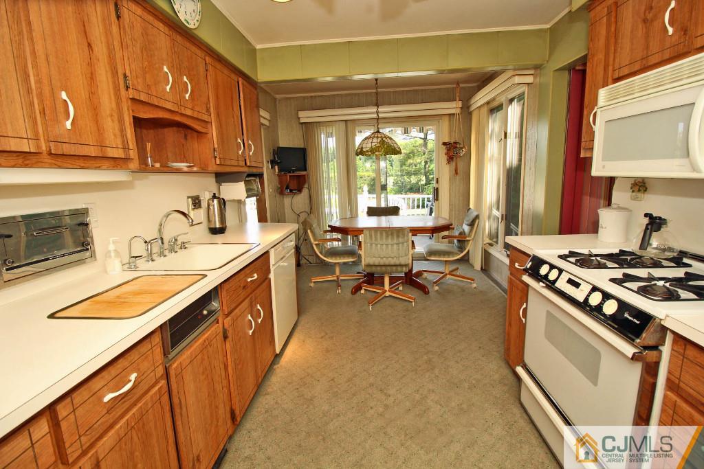 212 Winding Road Iselin, NJ 08830 - Photo 11 of 25 Gallery Image 11