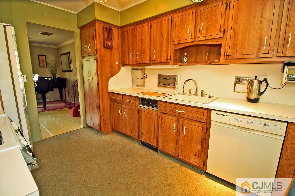 212 Winding Road Iselin, NJ 08830 - Photo 12 of 25 Gallery Image 12
