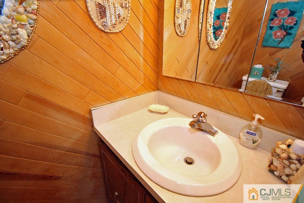 212 Winding Road Iselin, NJ 08830 - Photo 16 of 25 Gallery Image 16