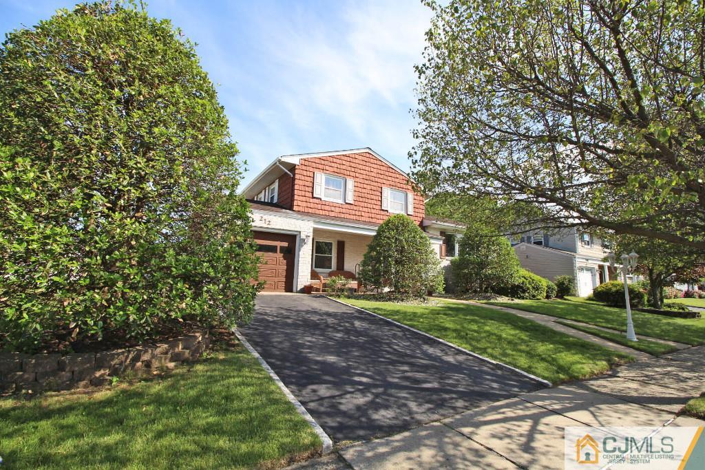 212 Winding Road Iselin, NJ 08830 - Photo 3 of 25 Gallery Image 3