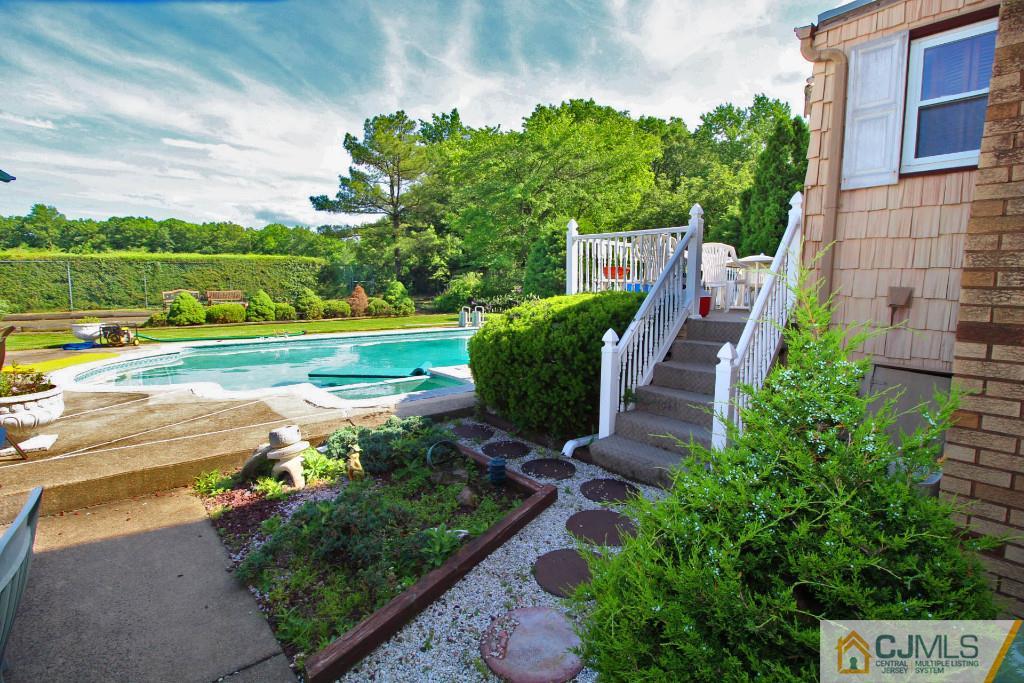 212 Winding Road Iselin, NJ 08830 - Photo 21 of 25 Gallery Image 21