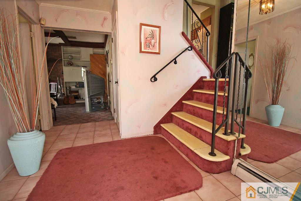 212 Winding Road Iselin, NJ 08830 - Photo 5 of 25 Gallery Image 5