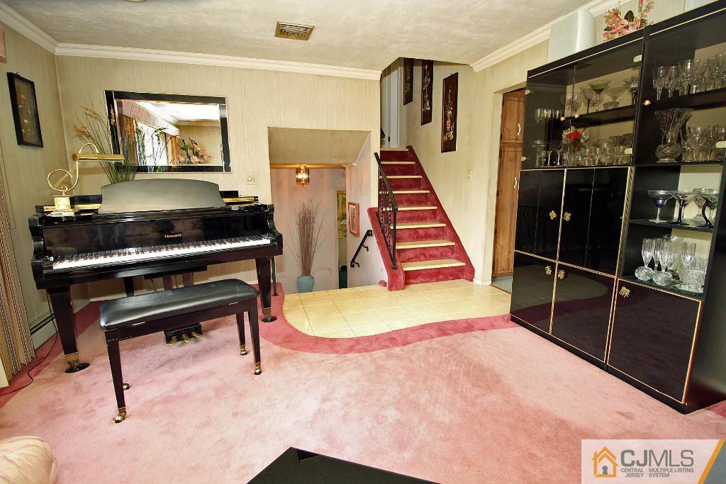212 Winding Road Iselin, NJ 08830 - Photo 7 of 25 Gallery Image 7