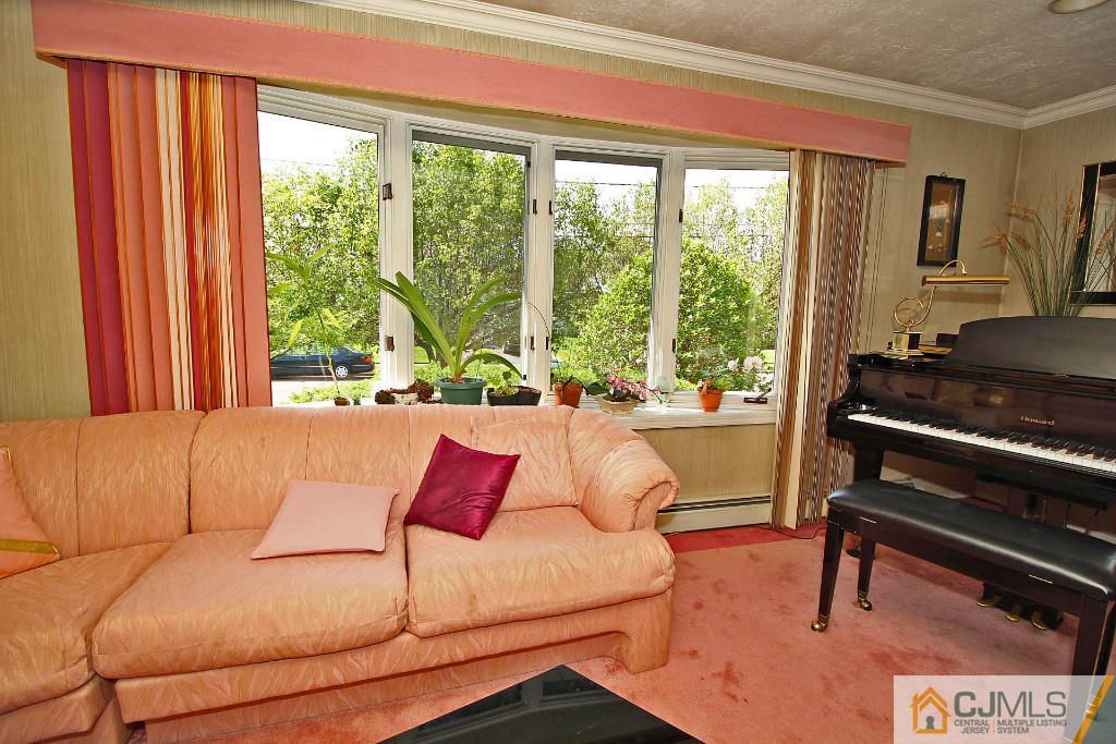 212 Winding Road Iselin, NJ 08830 - Photo 9 of 25 Gallery Image 9