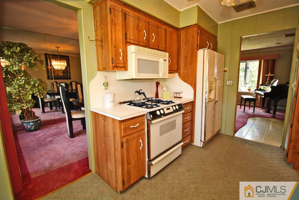 212 Winding Road Iselin, NJ 08830 - Photo 10 of 25 Gallery Image 10