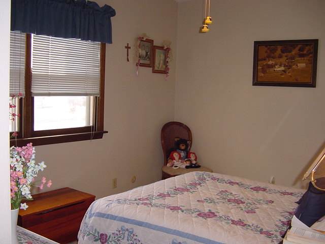 3524 Rockingham Road Davenport, IA 52802 - Photo 6 of 9 Gallery Image 6