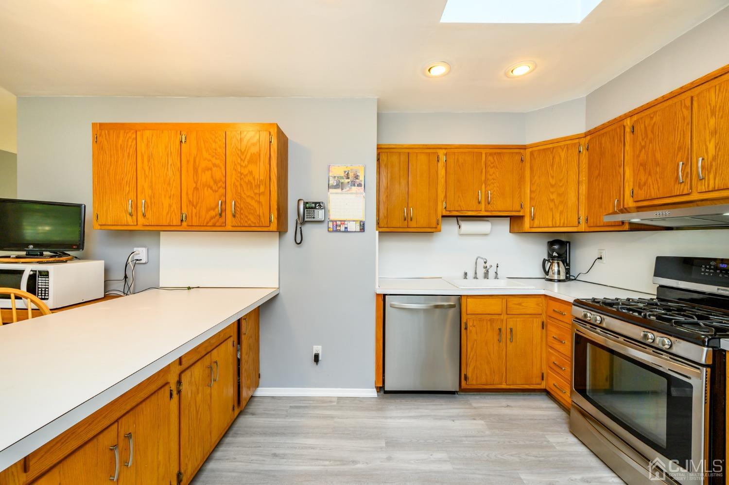 36 Tarrytown Road Manalapan, NJ 07726 - Photo 7 of 36 Gallery Image 7