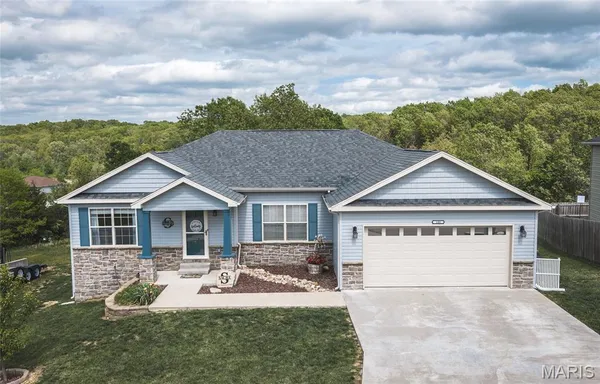 $339,900 | 106 Sandstone Drive, St. Robert, MO 65584