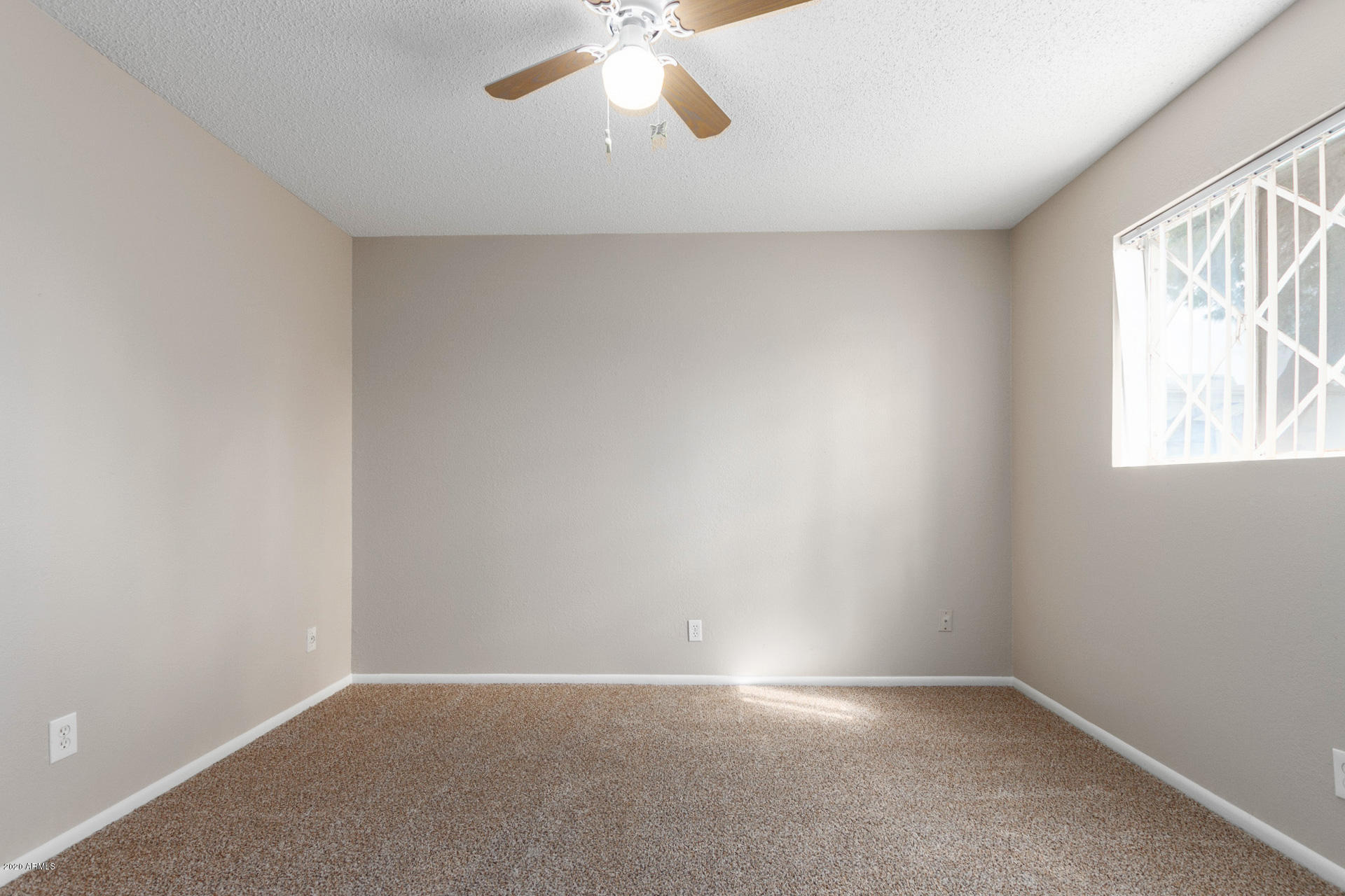 3320 West Cactus Road Phoenix, AZ 85029 - Photo 17 of 29 an empty room with windows and fan
