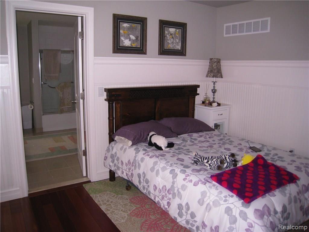 533 East Wattles Road Troy, MI 48085 - Photo 6 of 20 IMG_1159.JPG