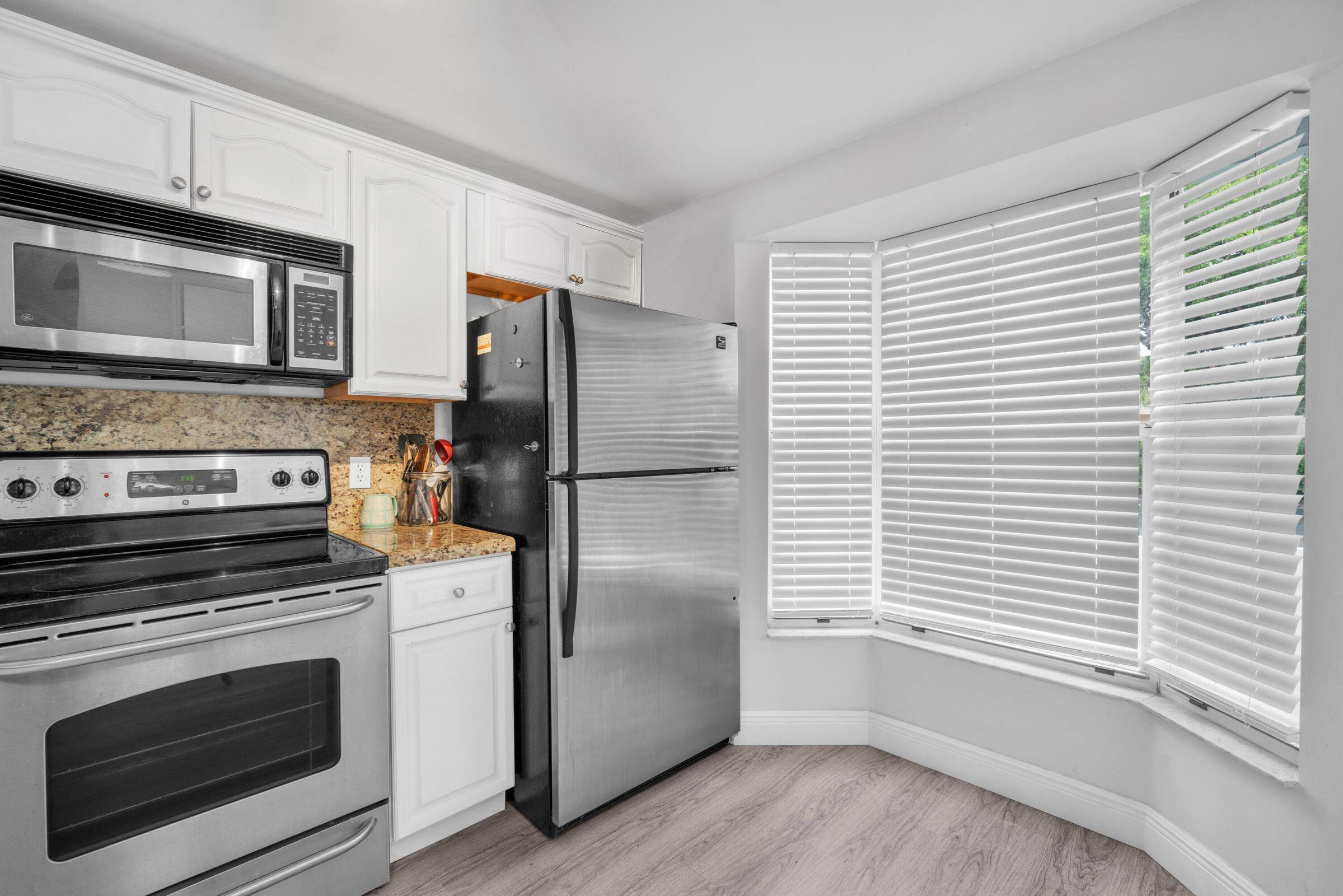 1014 Jeffery Street Boca Raton, FL 33487 - Photo 6 of 21 6