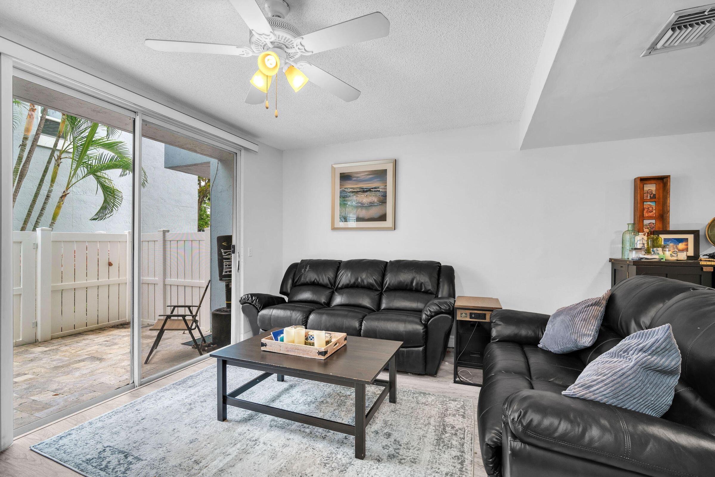 1014 Jeffery Street Boca Raton, FL 33487 - Photo 7 of 21 7