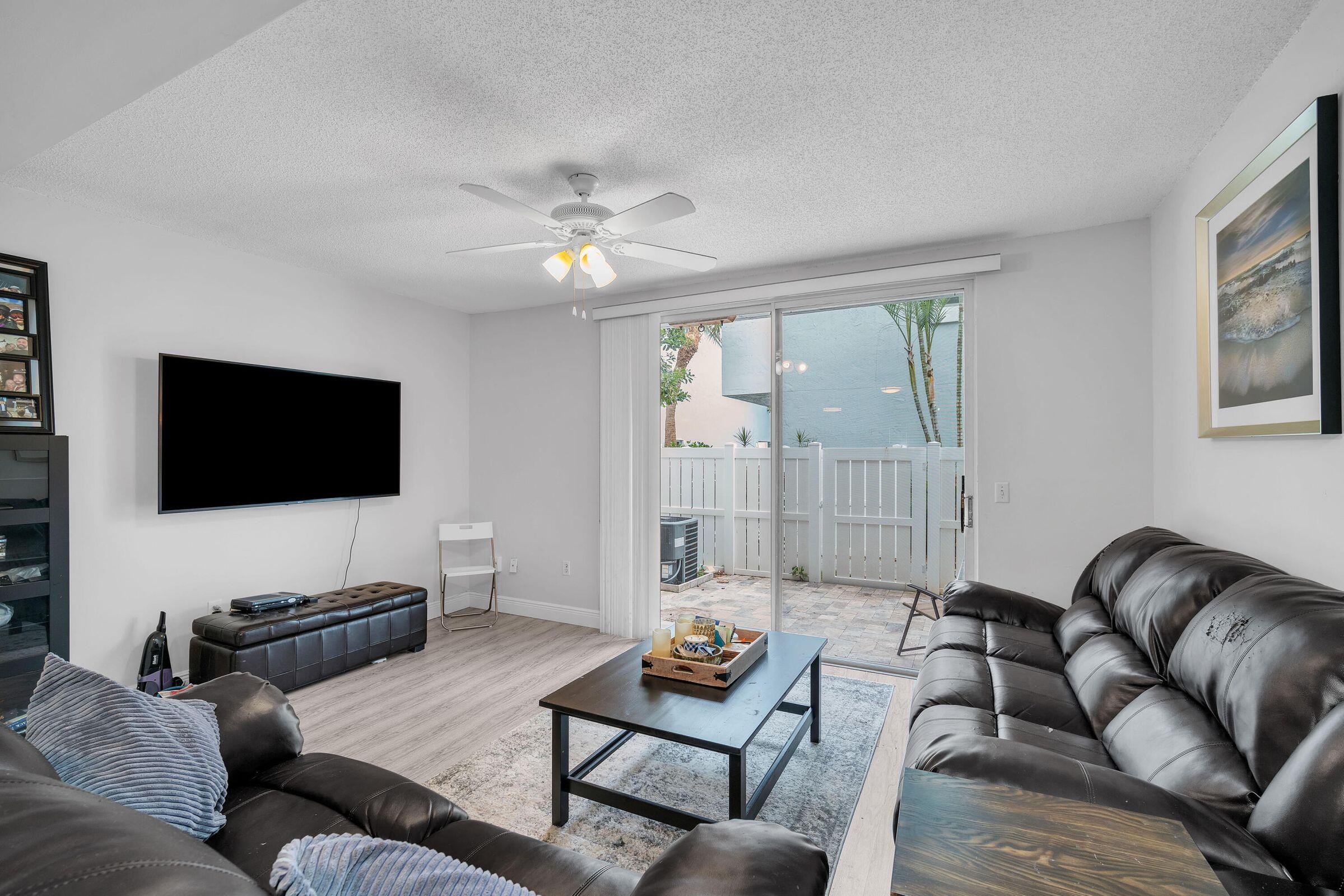 1014 Jeffery Street Boca Raton, FL 33487 - Photo 8 of 21 8