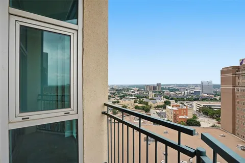 $595,000 | 500 Throckmorton Street, Unit 1605, Fort Worth, TX 76102