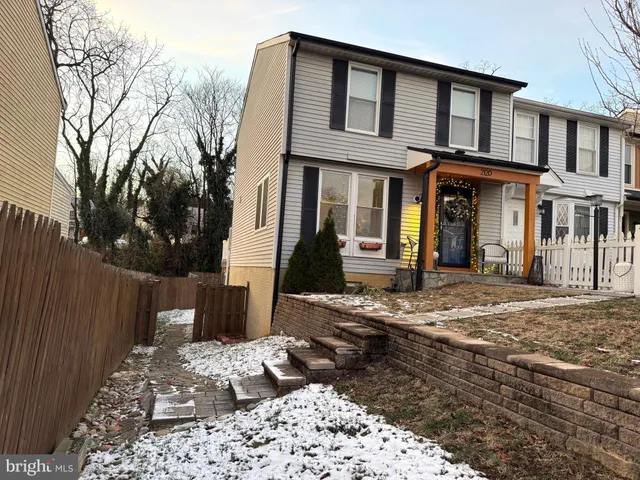 $710,000 | 2120 South Lowell Street, Arlington, VA 22204