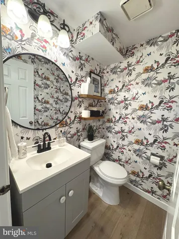 $710,000 | 2120 South Lowell Street, Arlington, VA 22204