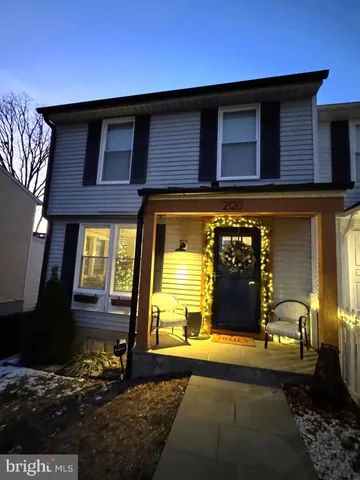 $710,000 | 2120 South Lowell Street, Arlington, VA 22204