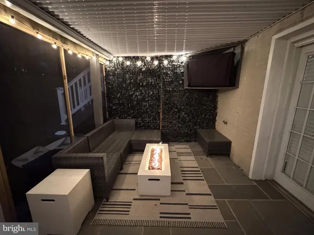 $710,000 | 2120 South Lowell Street, Arlington, VA 22204