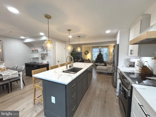 $710,000 | 2120 South Lowell Street, Arlington, VA 22204