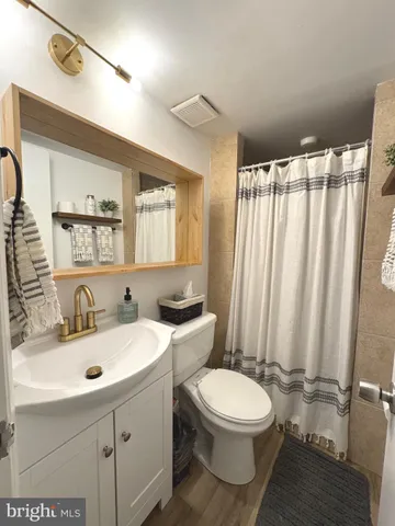 $710,000 | 2120 South Lowell Street, Arlington, VA 22204