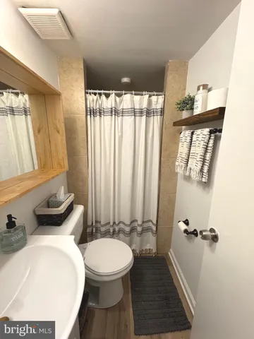 $710,000 | 2120 South Lowell Street, Arlington, VA 22204