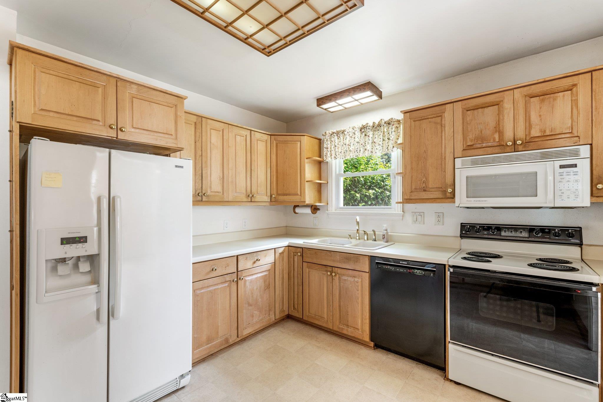 28 Lullwater Road Greenville, SC 29607 - Photo 13 of 34 Gallery Image 13