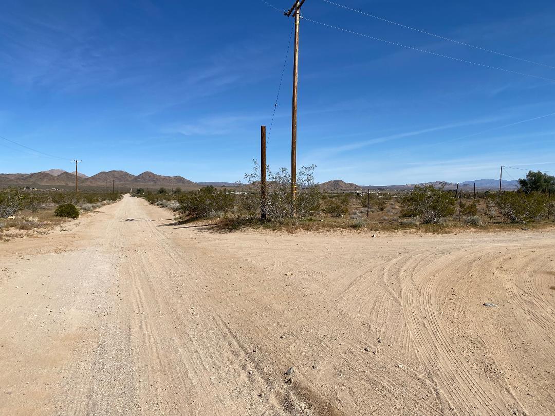 17651 Cattleman Road Lucerne Valley, CA 92356 - Photo 12 of 16 thumbnail (10)