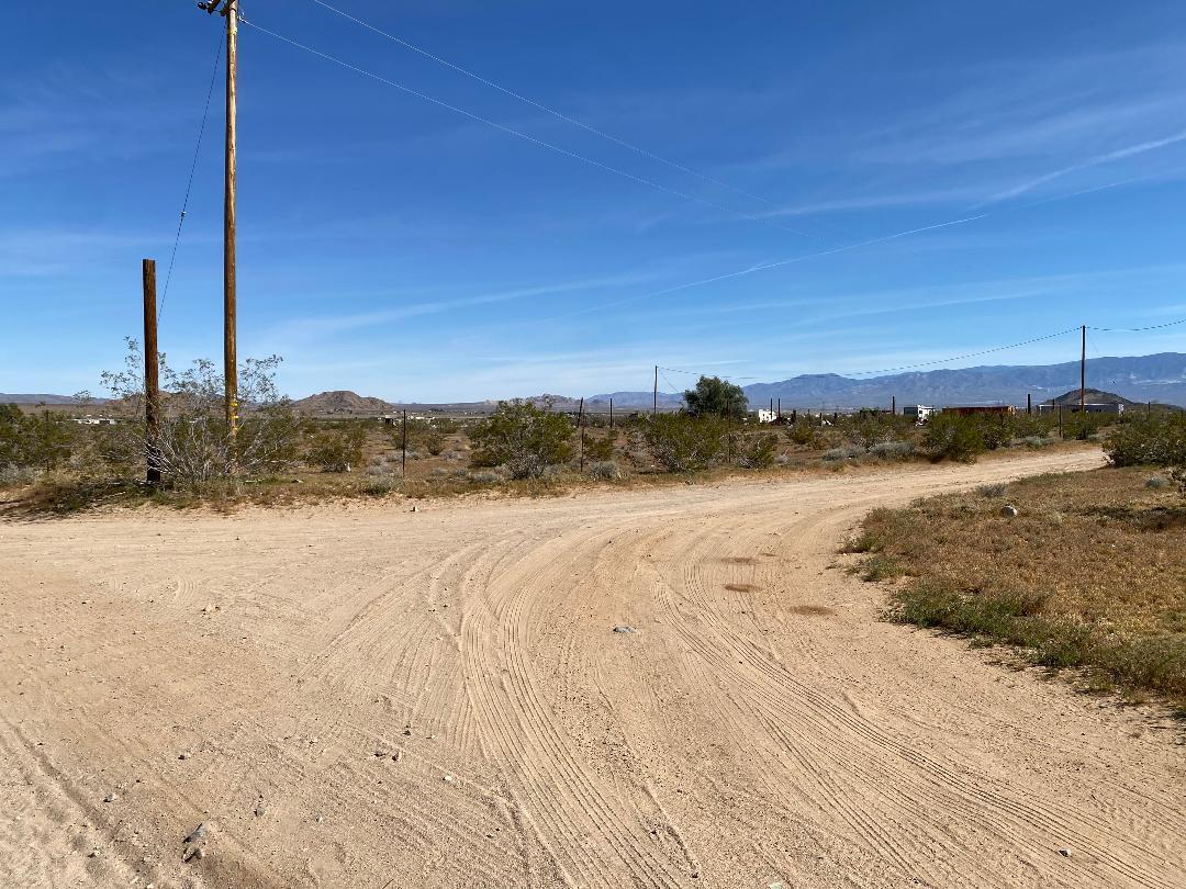 17651 Cattleman Road Lucerne Valley, CA 92356 - Photo 13 of 16 thumbnail (11)