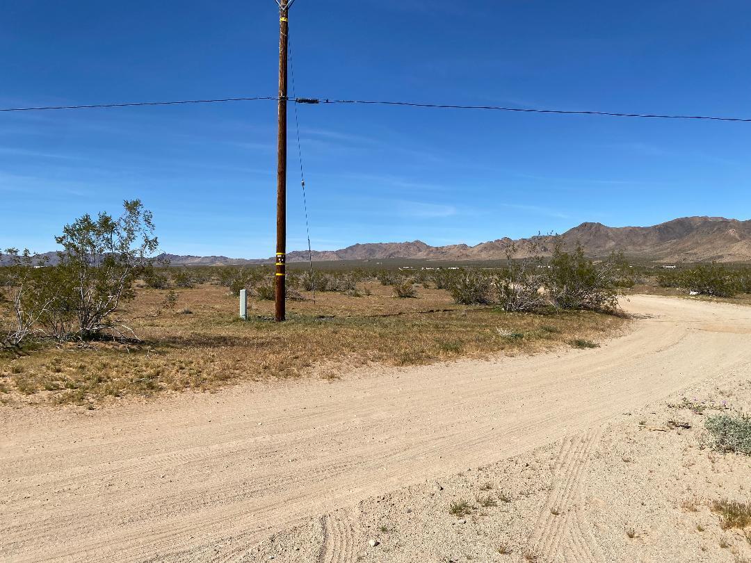 17651 Cattleman Road Lucerne Valley, CA 92356 - Photo 14 of 16 thumbnail (12)