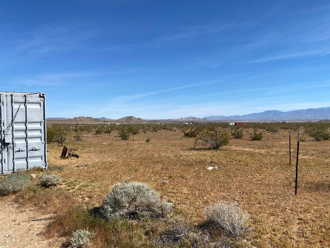 17651 Cattleman Road Lucerne Valley, CA 92356 - Photo 5 of 16 thumbnail (4)