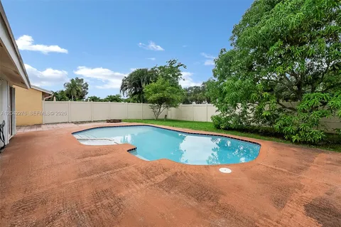 $3,750 | 681 Thornridge Avenue, Davie, FL 33325