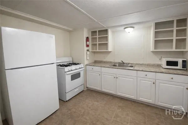 $1,300 | 5013 B Ogeechee Road, Unit 10, Savannah, GA 31405