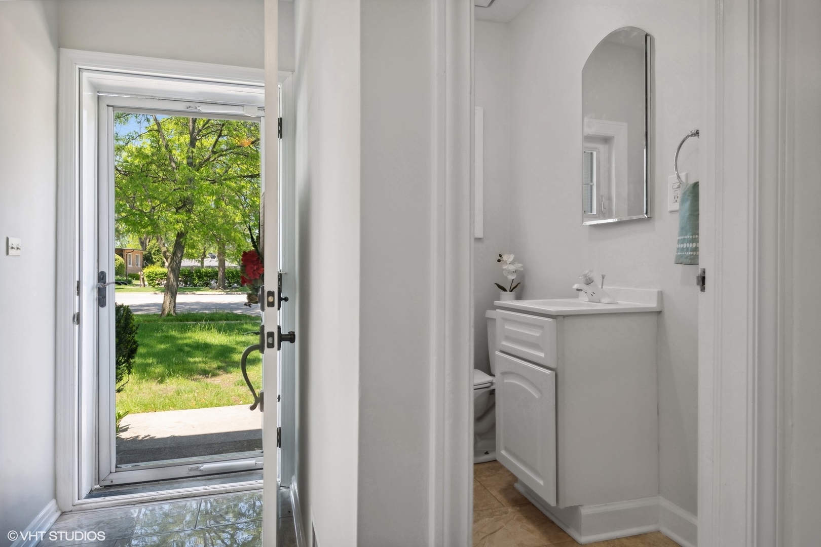 2305 Central Road Glenview, IL 60025 - Photo 3 of 26 Gallery Image 3