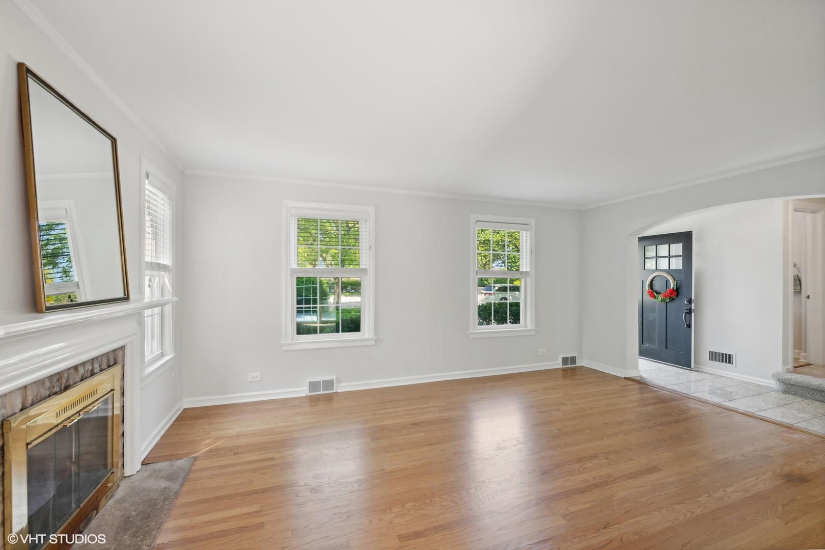 2305 Central Road Glenview, IL 60025 - Photo 4 of 26 Gallery Image 4