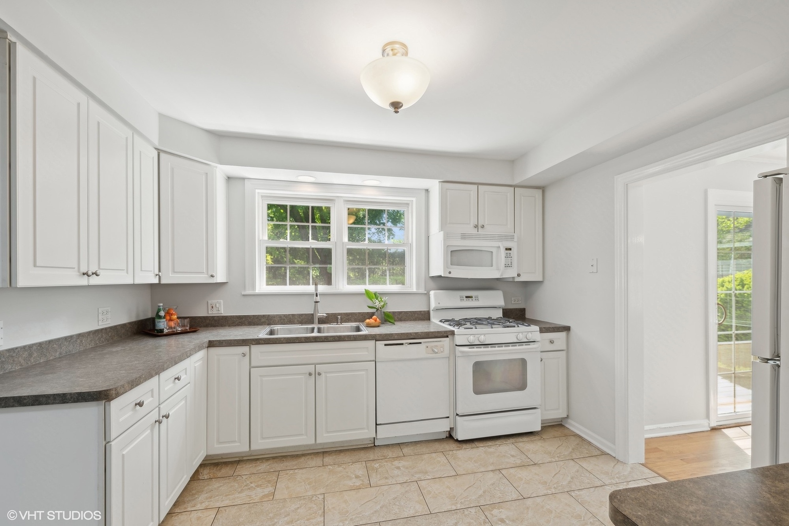2305 Central Road Glenview, IL 60025 - Photo 8 of 26 Gallery Image 8