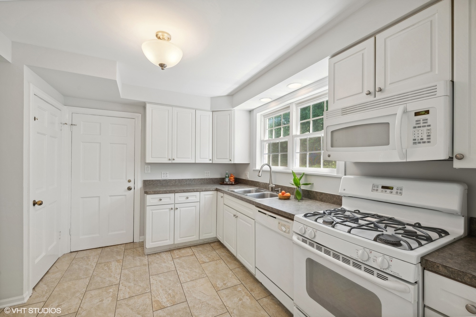 2305 Central Road Glenview, IL 60025 - Photo 10 of 26 Gallery Image 10